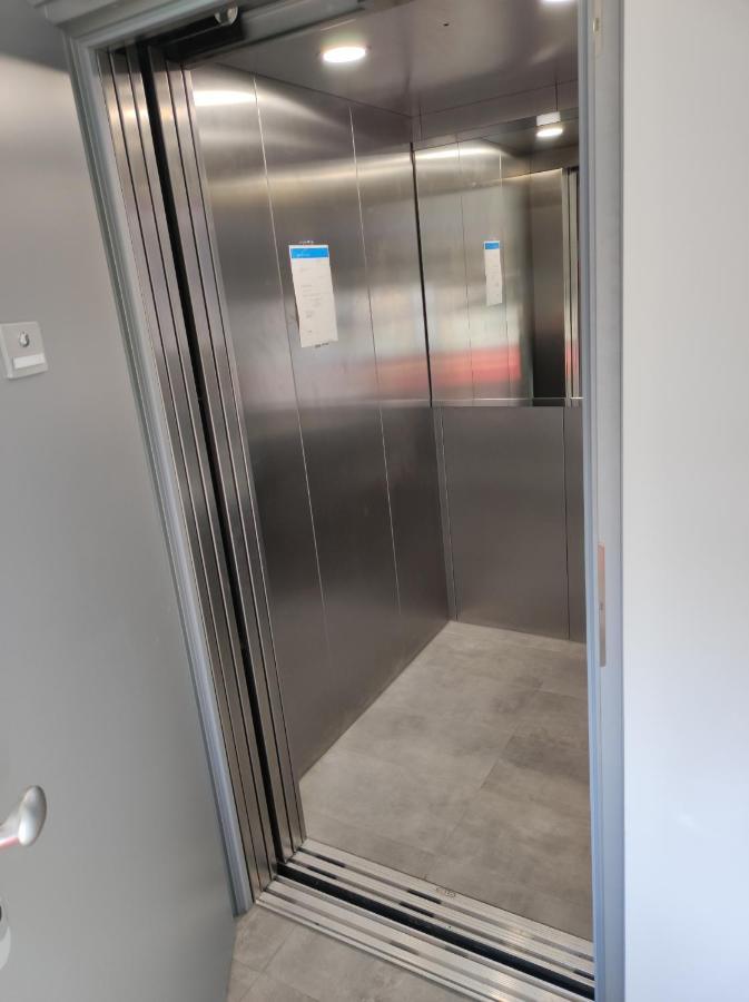 Luxurioeses Penthouse Mit Blick Auf Uno-city Und Dem Kaiserwasser. 3schlafzimmer, 2 Baeder, Privat Lift Ins * Wien