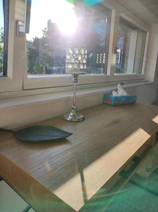 Apartment Luxurioeses Penthouse Mit Blick Auf Uno-city Und Dem Kaiserwasser. 3schlafzimmer, 2 Baeder, Privat Lift Ins