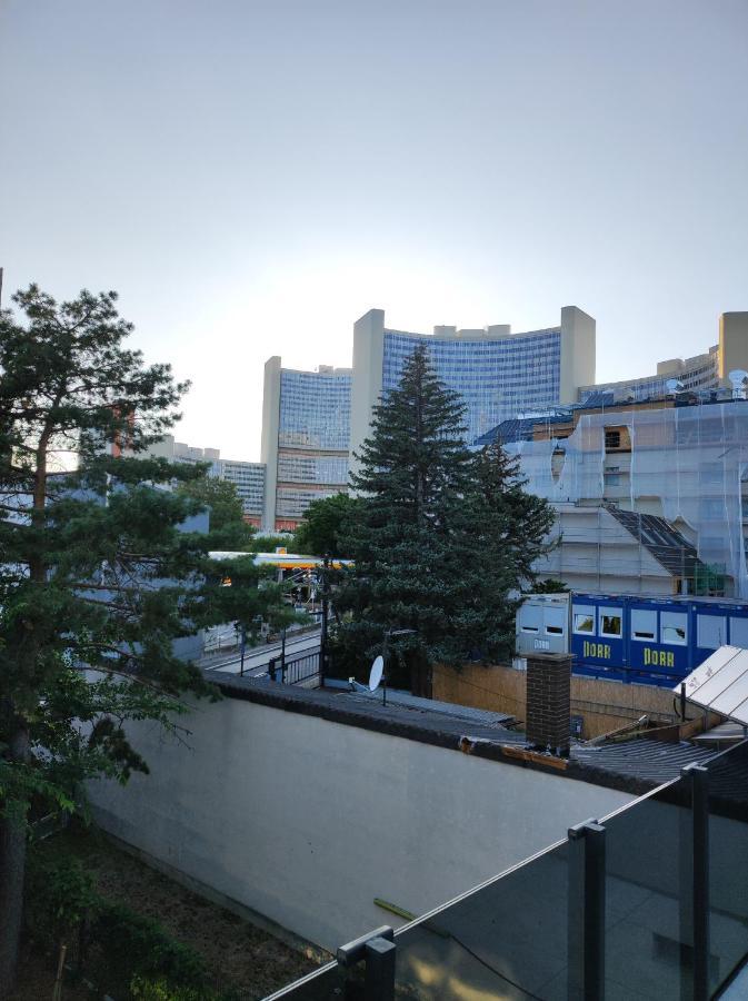 Luxurioeses Penthouse Mit Blick Auf Uno-city Und Dem Kaiserwasser. 3schlafzimmer, 2 Baeder, Privat Lift Ins Wien