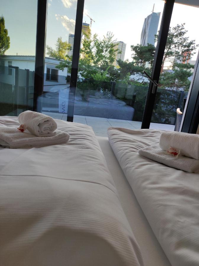 Luxurioeses Penthouse Mit Blick Auf Uno-city Und Dem Kaiserwasser. 3schlafzimmer, 2 Baeder, Privat Lift Ins Wien