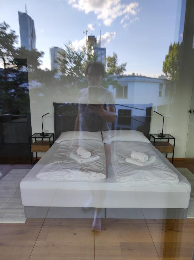 Luxurioeses Penthouse Mit Blick Auf Uno-city Und Dem Kaiserwasser. 3schlafzimmer, 2 Baeder, Privat Lift Ins * Wien